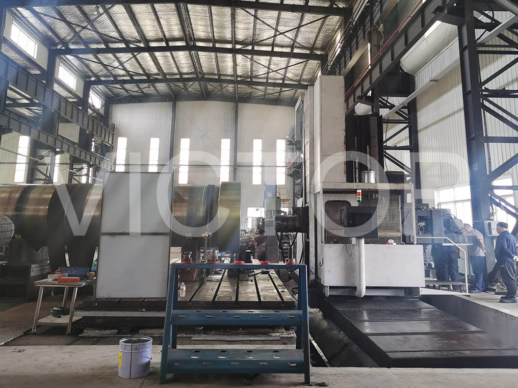 Boring and milling machining center